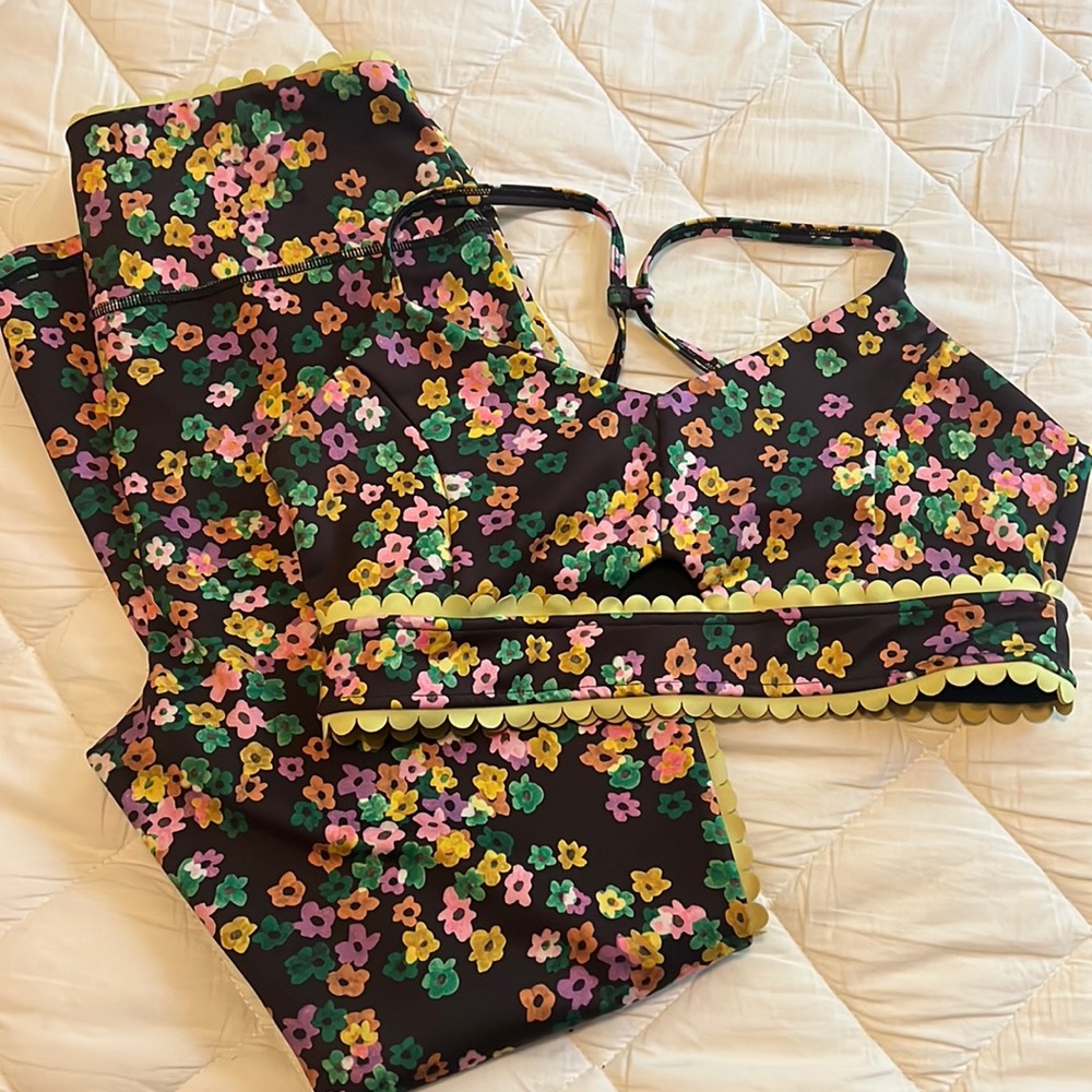 - ivl floral set